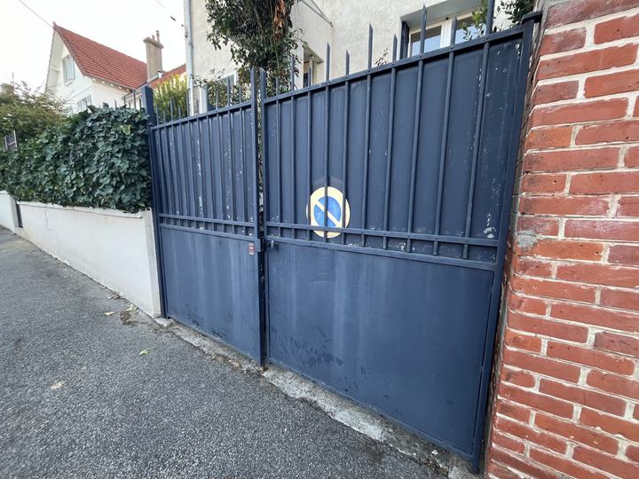 Portail repeint — Avant