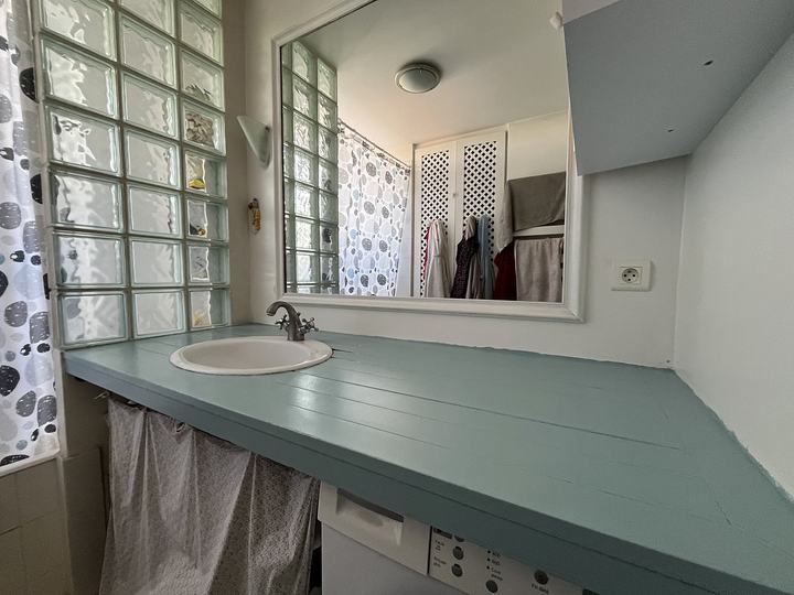 Plan vasque de salle de bain — Avant